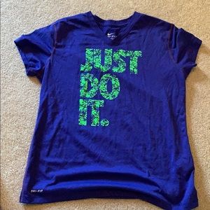 girls nike t-shirt